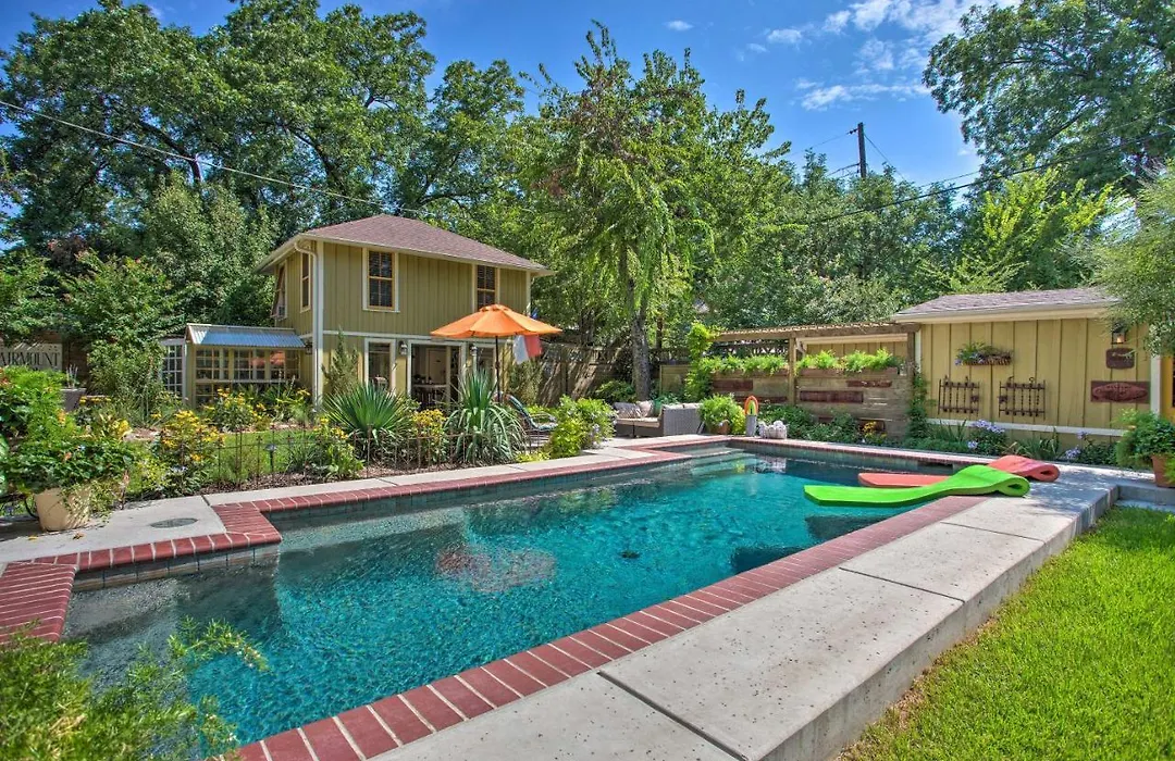 4 Mi To Dtwn! Fort Worth Cottage W/ Shared Pool