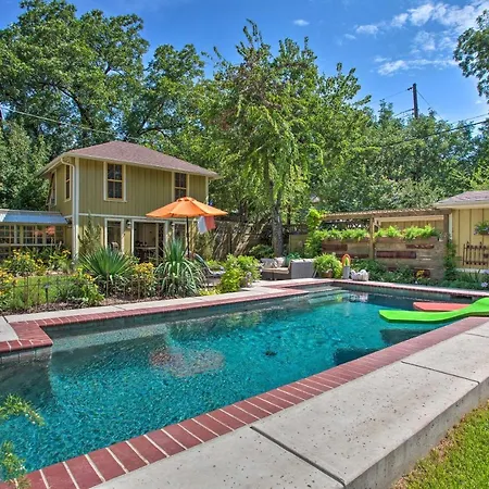4 Mi To Dtwn! Fort Worth Cottage W/ Shared Pool