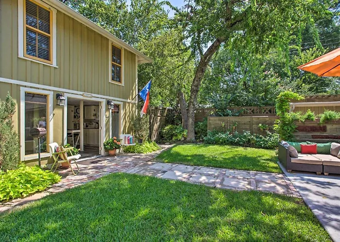 Holiday home 4 Mi To Dtwn! Worth W/ Shared Pool *