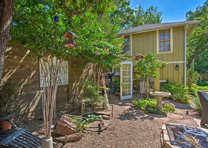 Holiday home 4 Mi To Dtwn! Worth W/ Shared Pool *