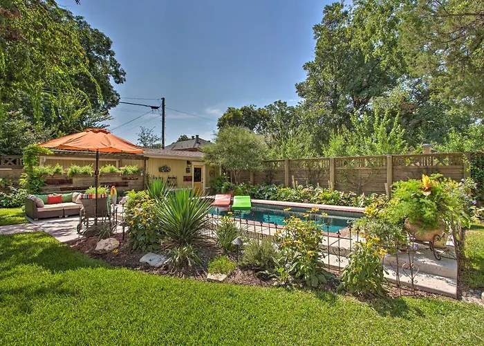 4 Mi To Dtwn! Worth W/ Shared Pool Holiday home