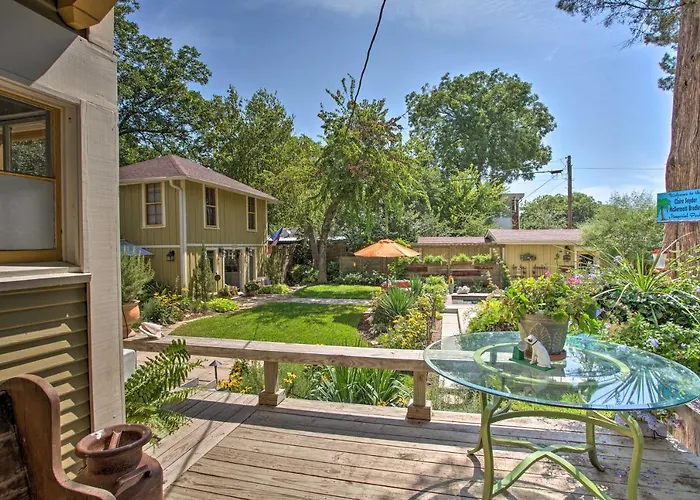 Holiday home 4 Mi To Dtwn! Worth W/ Shared Pool